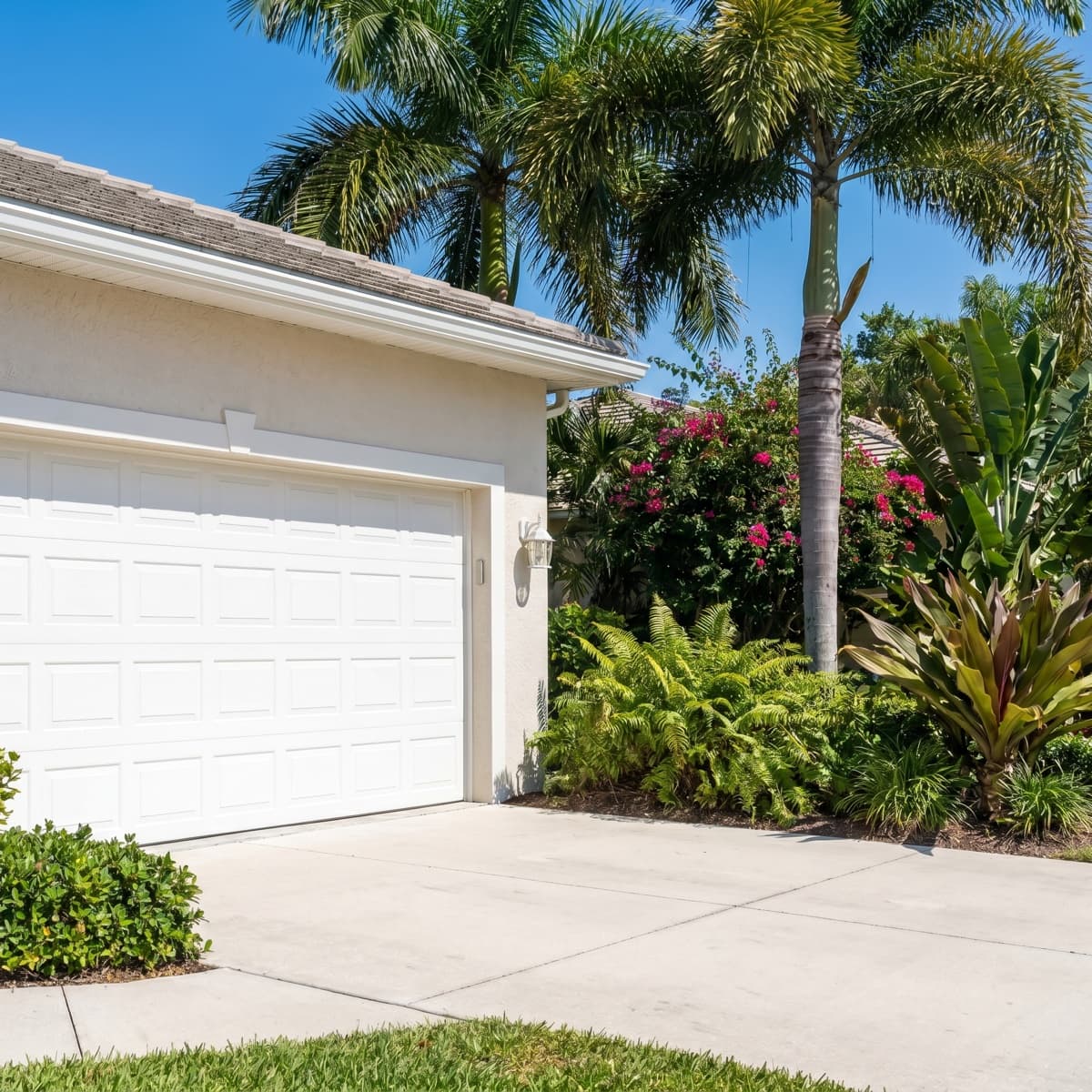 Typical Broward suburban home with white sectional garage door